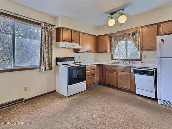 5th image of 427 Oak Hills Dr