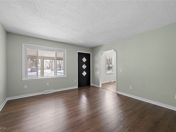 3rd image of 954 Bryce Ave
