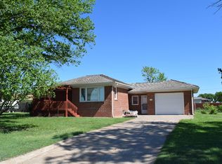 655 W 15th St, Russell, KS 67665