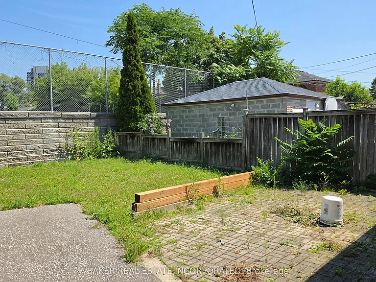 739 Vaughan Rd — Photo 2