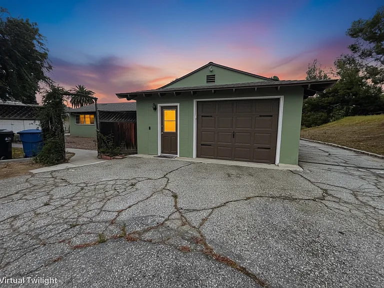 1580 E Via Verde St — Photo 12