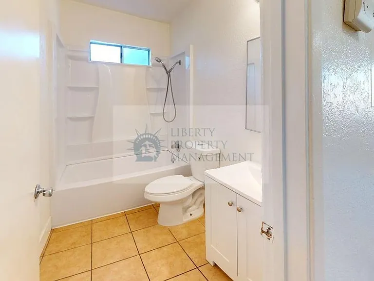 963 E H St #13 — Photo 10