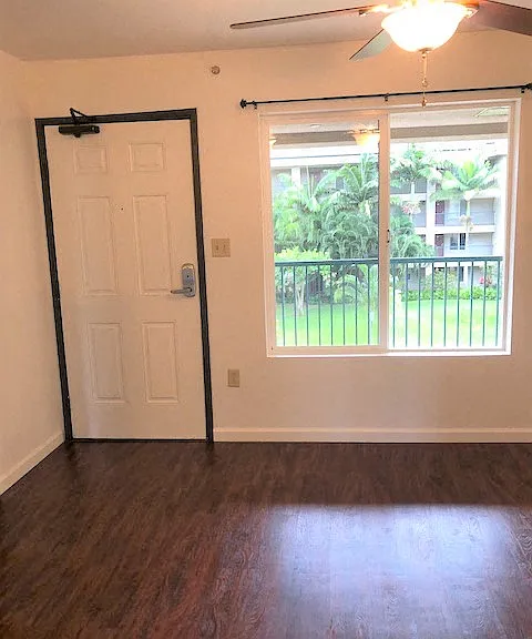 The Waterfront Apartments at Kahului living area and entry way
