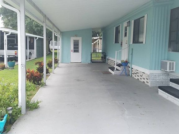 2nd image of 1110 Fountainview Lake Dr