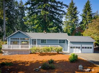 41 E Country Club Dr, Allyn, WA