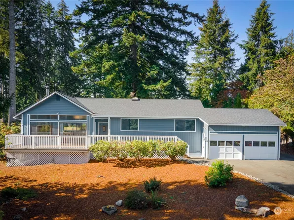 41 E Country Club Drive, Allyn, WA 98524