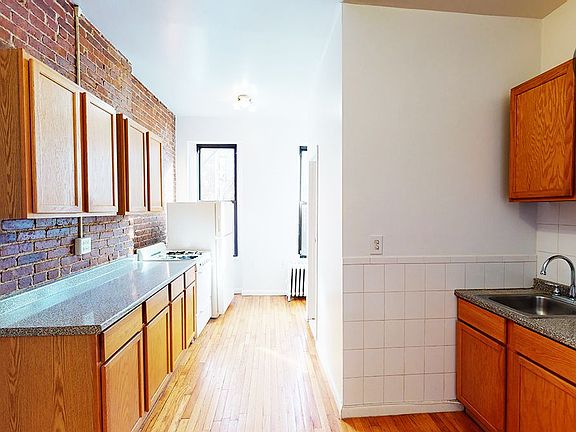 3rd image of 1584 1st Ave APT 4N