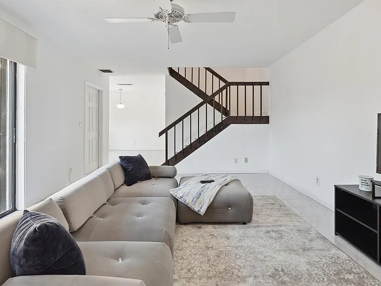 564 Springdale Cir — Photo 12