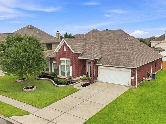 4th image of 12418 Emerald Ln