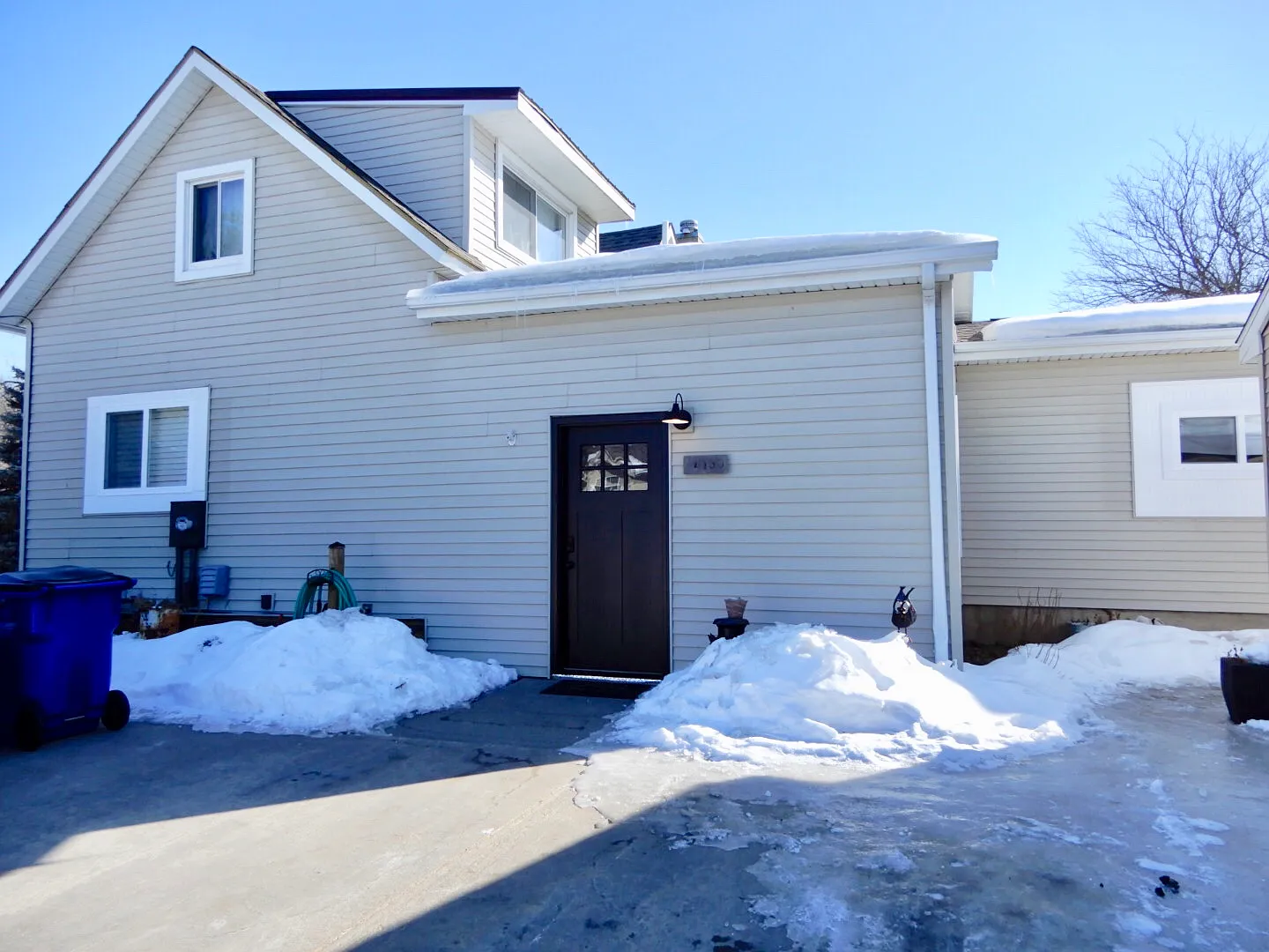 4130 Riverside Dr NE photo 1