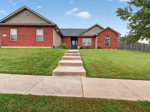 5501 Gemstone Dr, Columbia, MO 65202