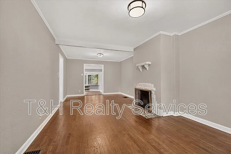 2 bed, 1.0 bath, 1072 sqft, $1,875 — Photo 4
