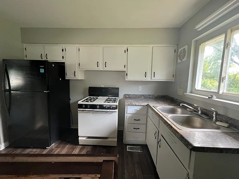 2089 Bancroft St — Photo 9