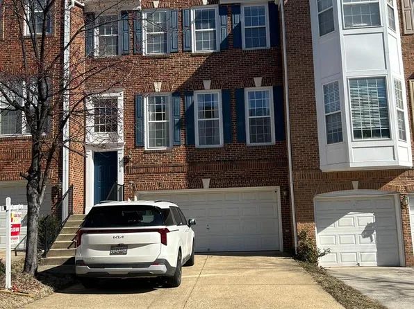 45798 Mountain Pine Sq, Sterling, VA 20166