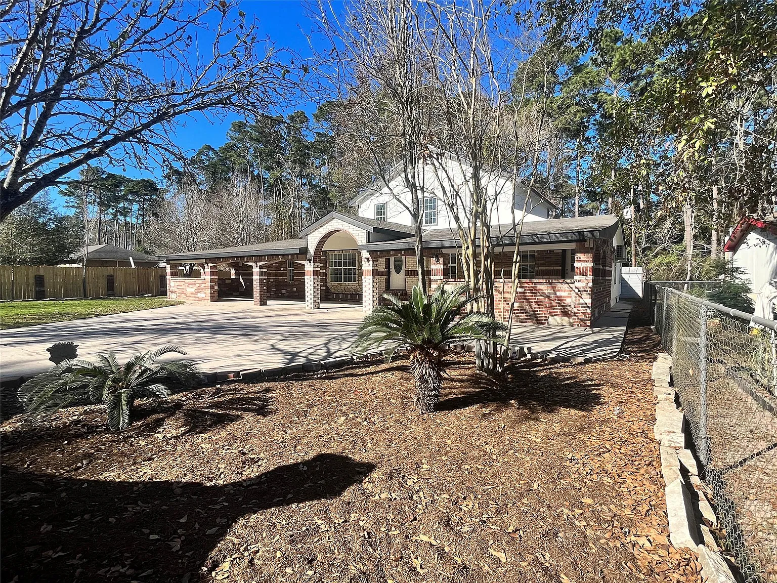 6 bed, 4.0 bath, 3120 sqft, $3,700 — Photo 2