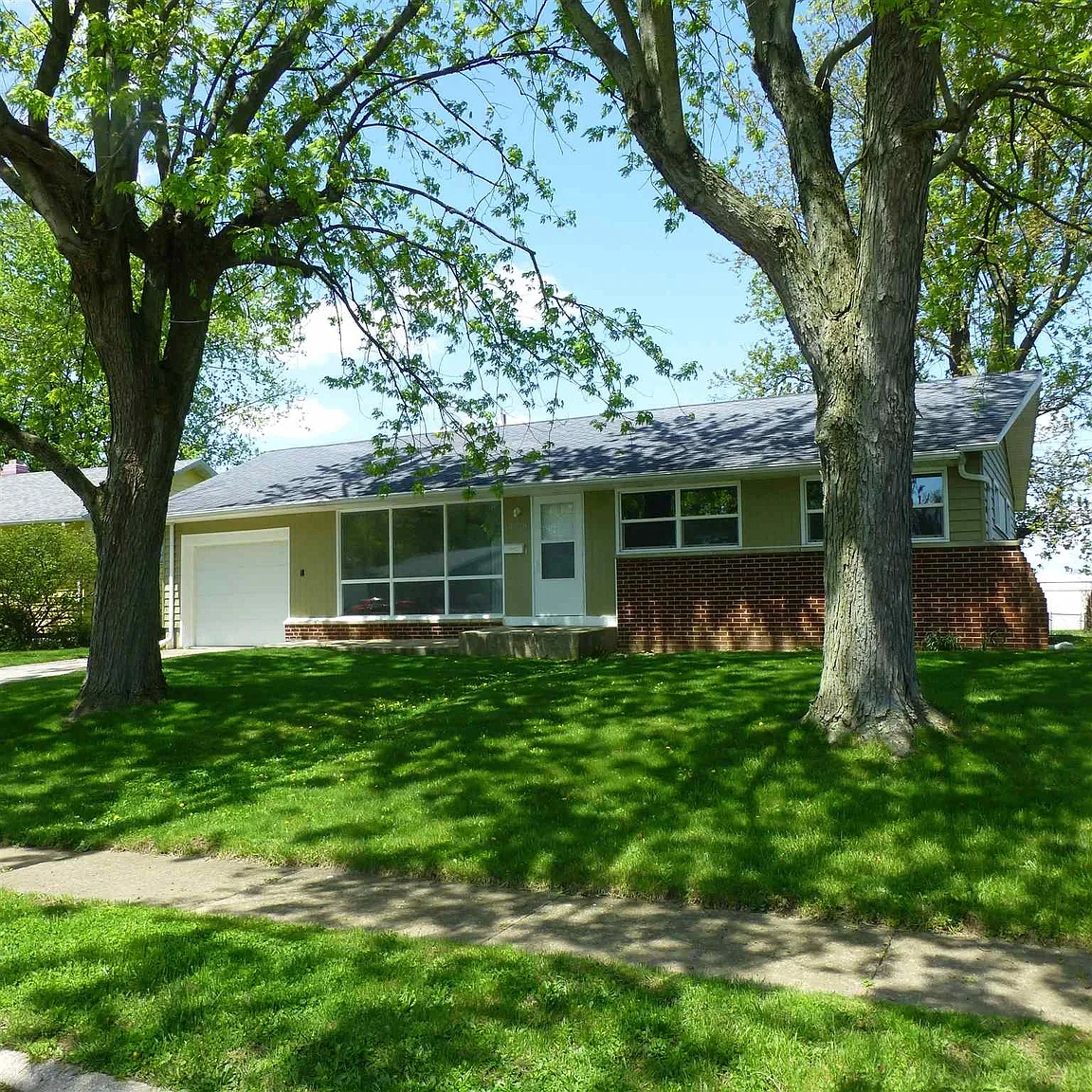 1928 W Therlow Dr photo 1