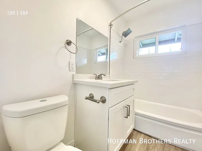 3740 Westwood Blvd #5 — Photo 6