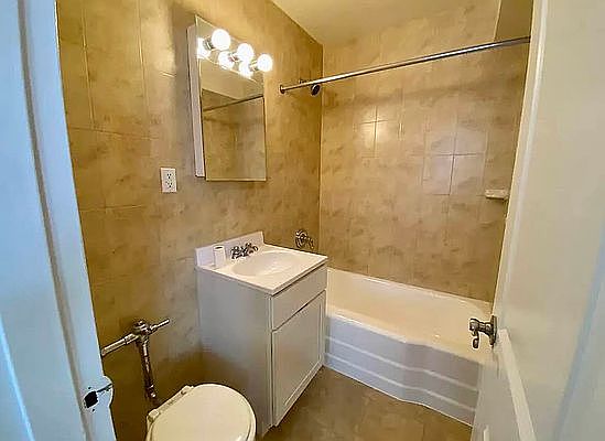 2nd image of 140-18 Burden Cres #322