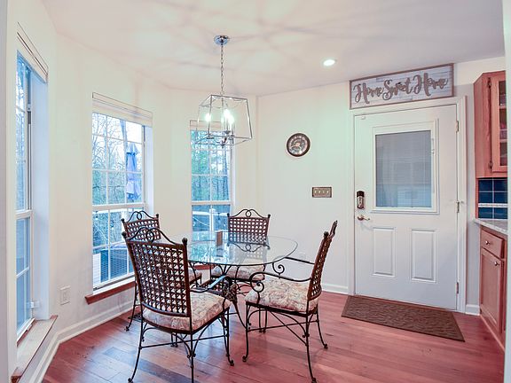 5th image of 225 Mercer Rd