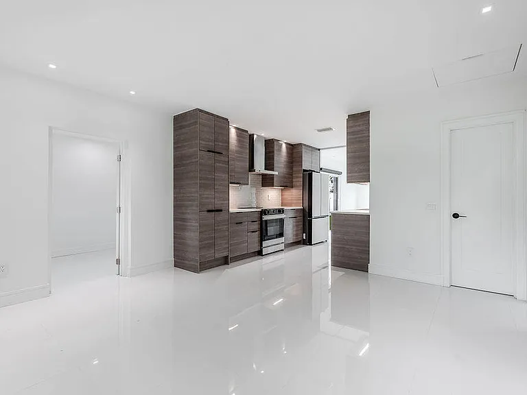 626 NW 7th St — Photo 8