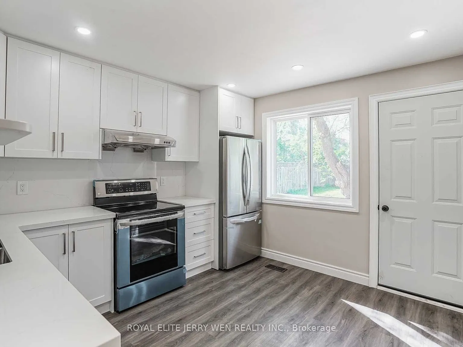 4 bed, $2,500 — Photo 2