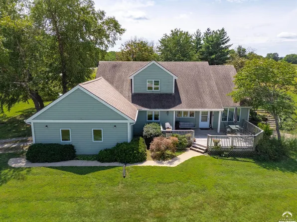 995 E 1549th Rd, Lawrence, KS 66046