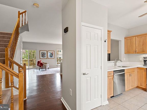 3rd image of 303 Rangers Way SE