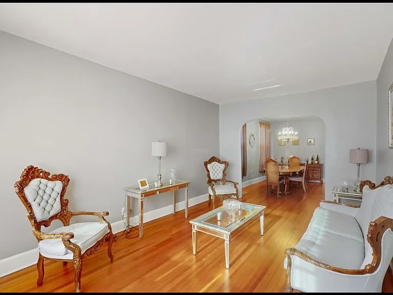 159 W 32nd St #2 — Photo 2