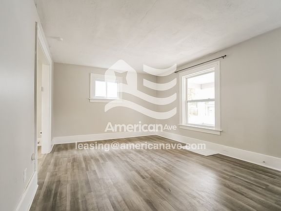 1104131_003_wm_-_living_room_13244167.jpg