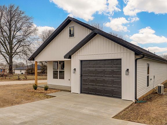 4th image of 1103 E Smith Street