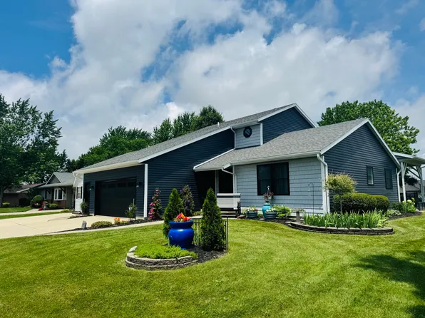 1017 Kensington Ln, Celina, OH 45822