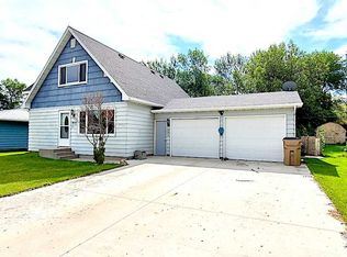 615 25th Ave NW, Minot, ND 58703