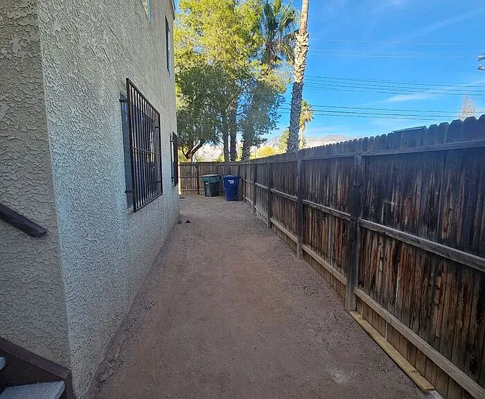 2767 N Edith Blvd — Photo 5