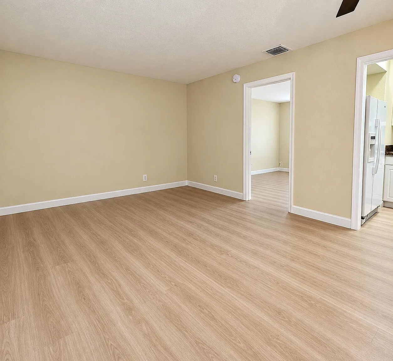 1 bed, 1.0 bath, 450 sqft, $1,800 — Photo 4