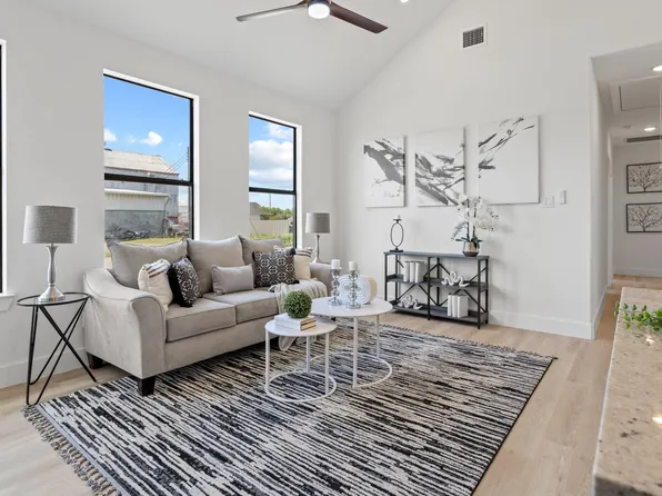 201 S 2nd St, Beasley, TX 77417