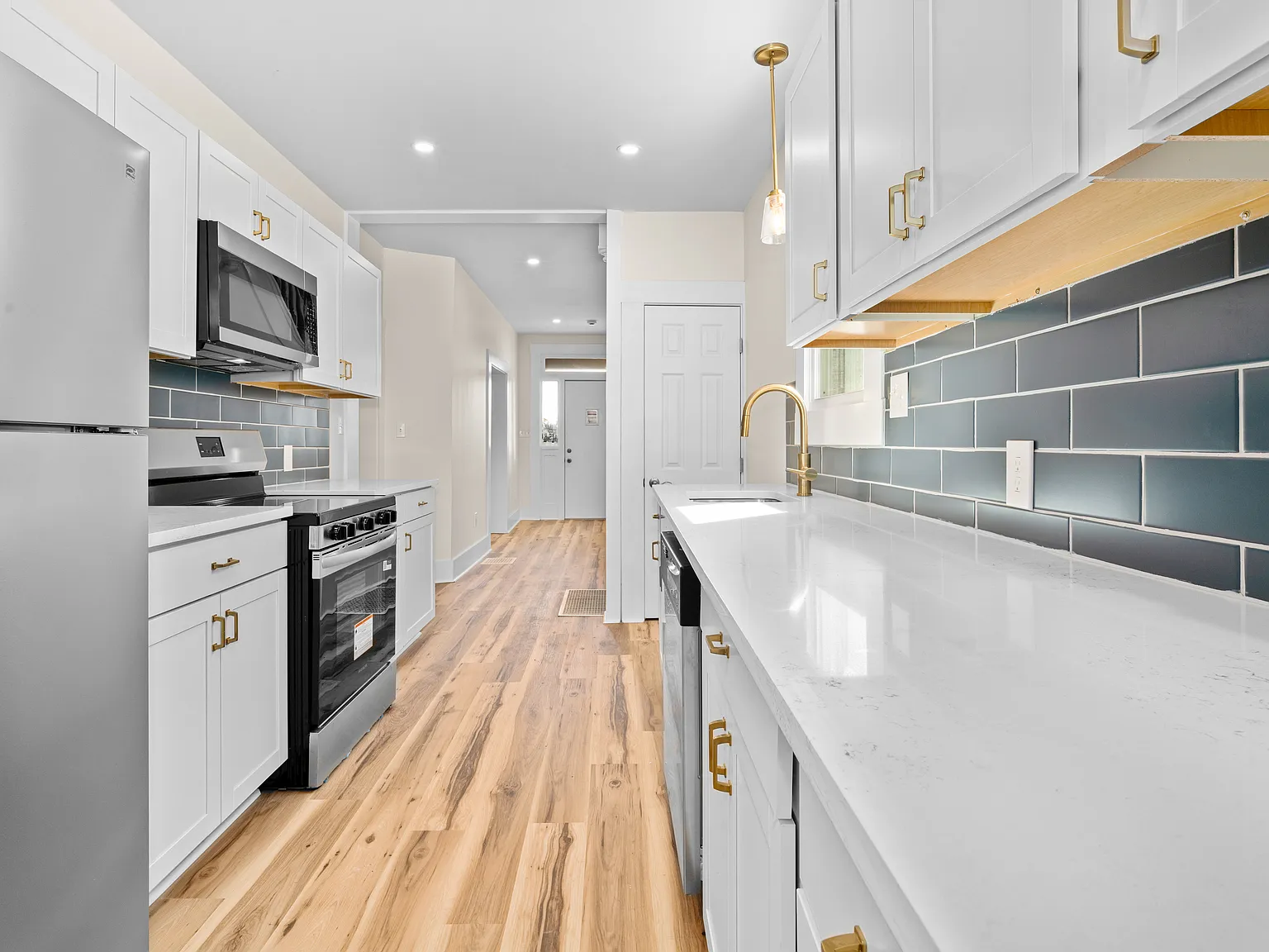 3 bed, 1702 sqft, $1,995 — Photo 4