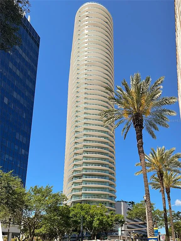 2 bed, 2.5 bath, 1277 sqft, $7,900 — Photo 1