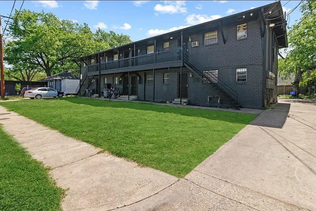 2 bed, 1.0 bath, 900 sqft, $850 — Photo 1