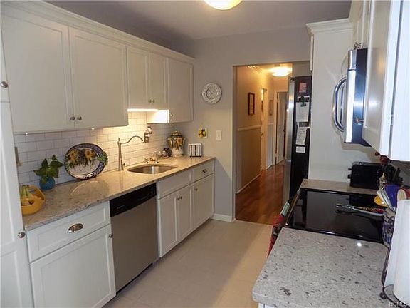 4th image of 160 Sierra Vista Ln