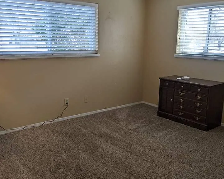 2000 Thomas Dr — Photo 13