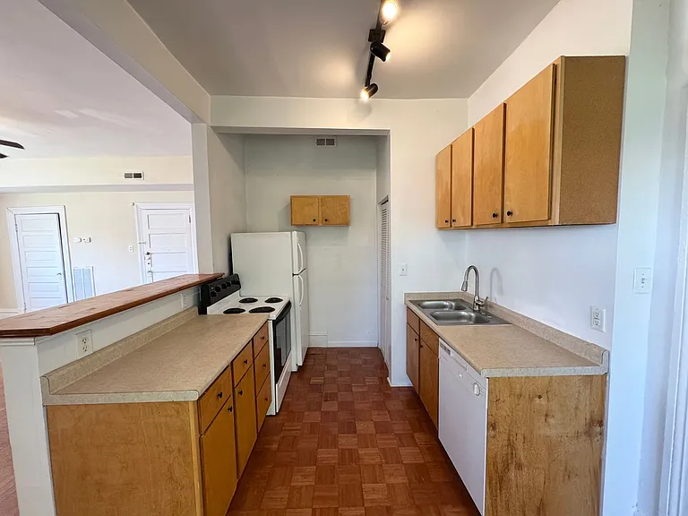 121 S Boylan Ave — Photo 12