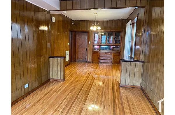 Building Photo - 1115 N Springfield Ave #2