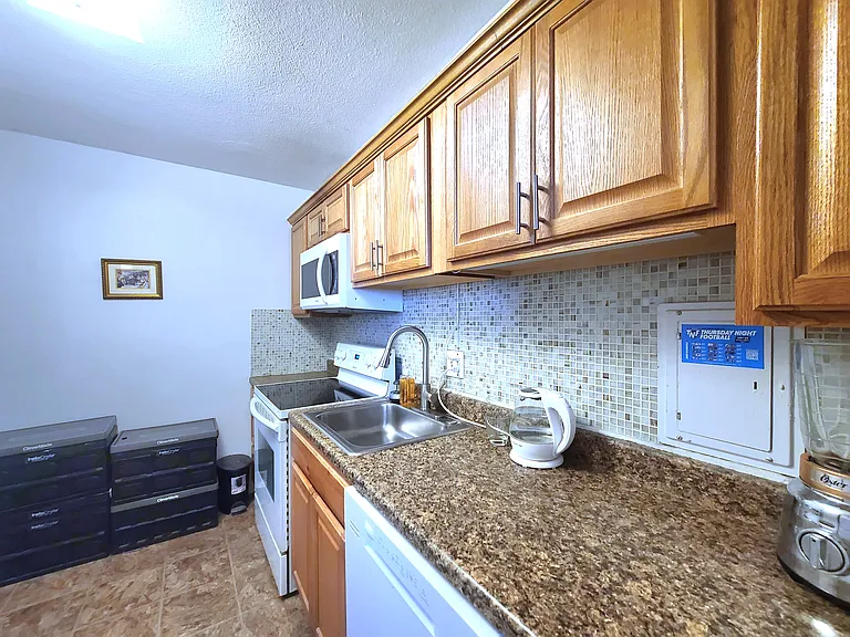 1 E University Pkwy #1408 — Photo 17