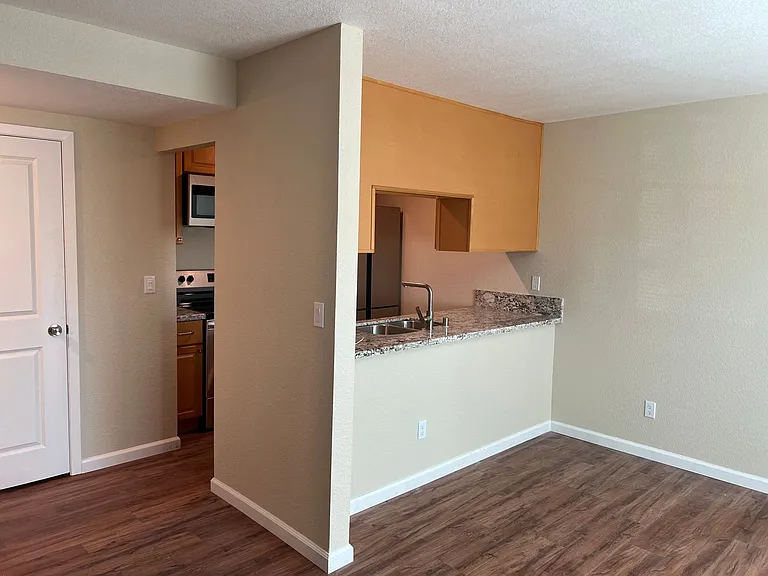 2603 Carlton Ln — Photo 6