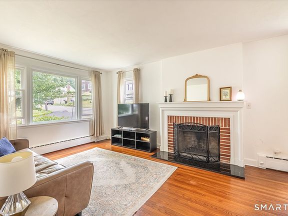 4th image of 35 Cove Street