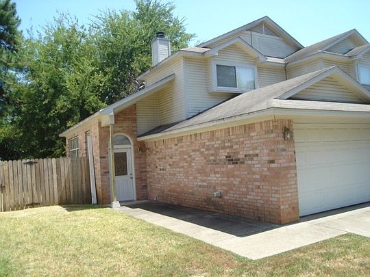 2nd image of 1210 Towne Lake Dr