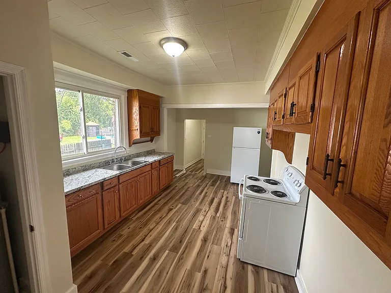 113 Baldwin Ave — Photo 3