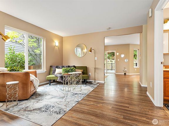 2nd image of 1428 Sweetbay Drive