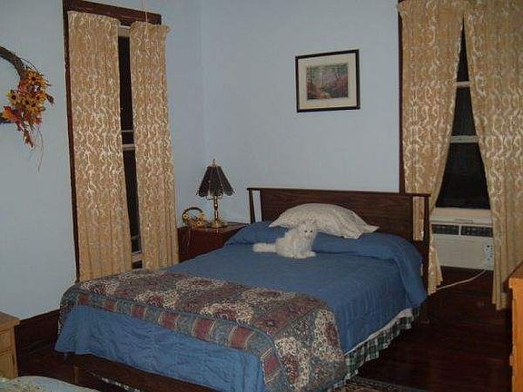 blue room rental house