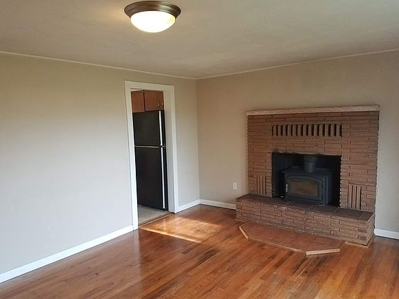 5th image of 1020 E 7th St